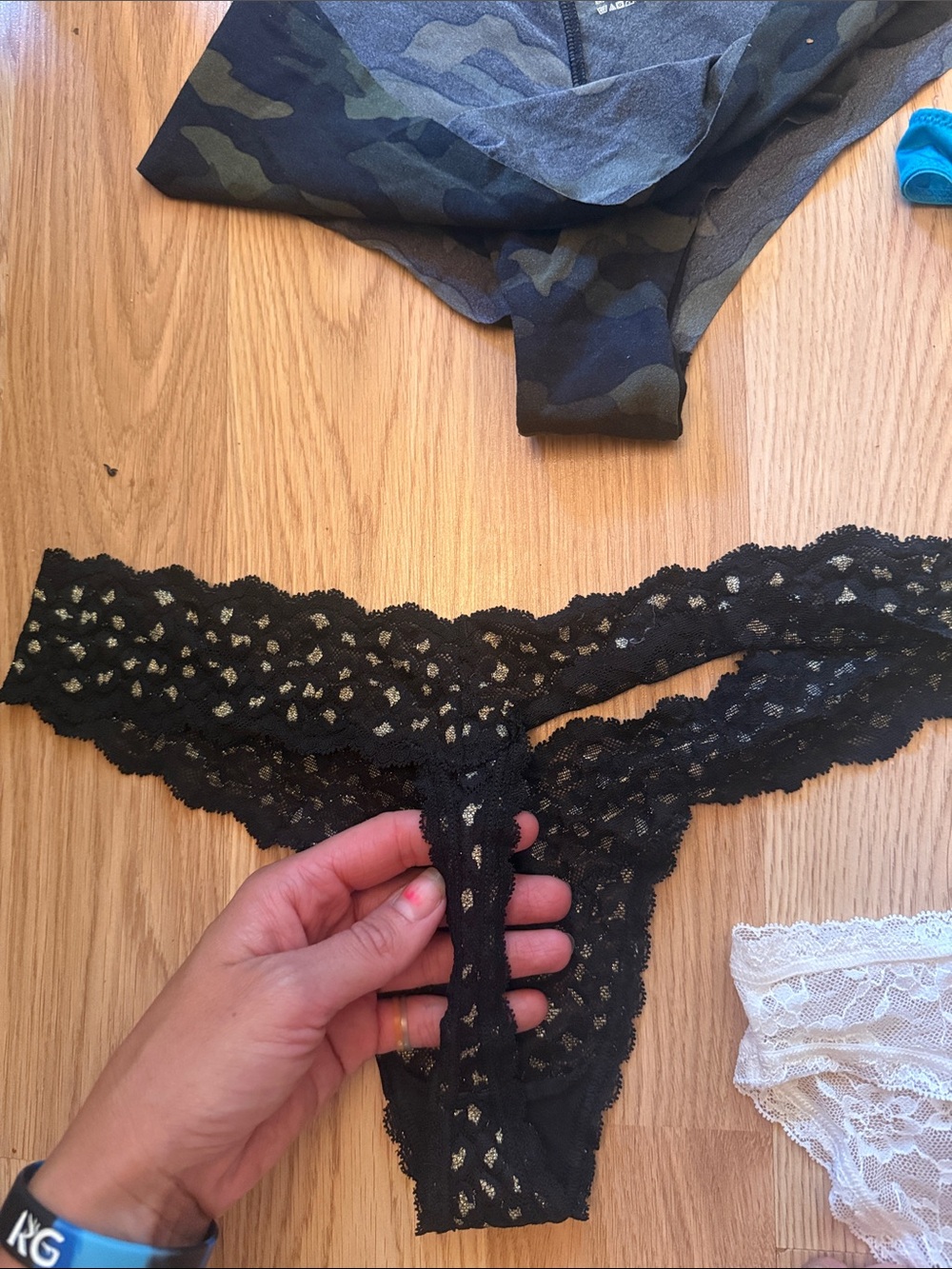 Victoria’s Secret Womens Lace & Cotton panty bundle size small and medium - Picture 7 of 12